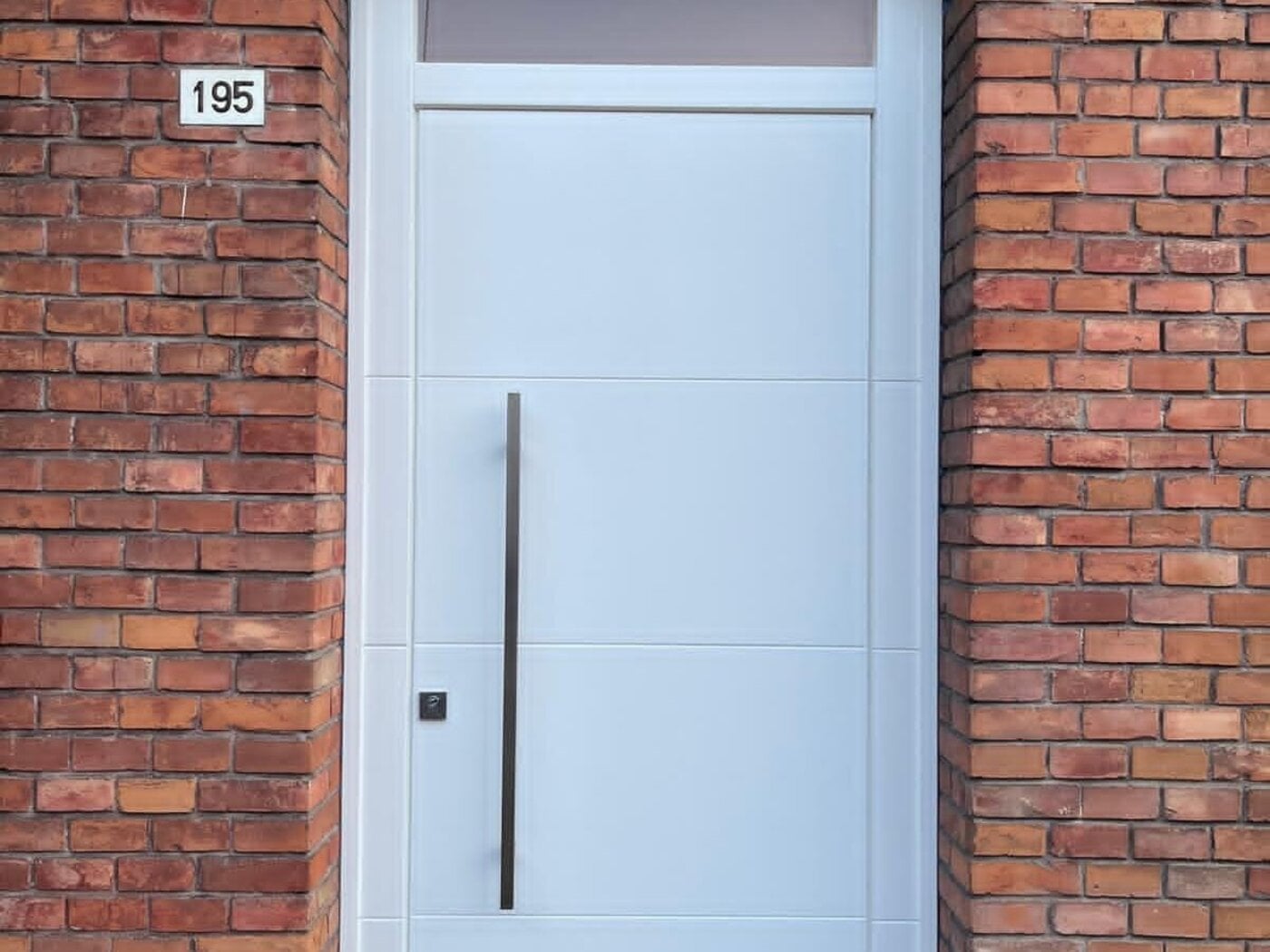 Porta d'Ingresso in Legno — progetto Falegnameria Carli, provincia di Ferrara