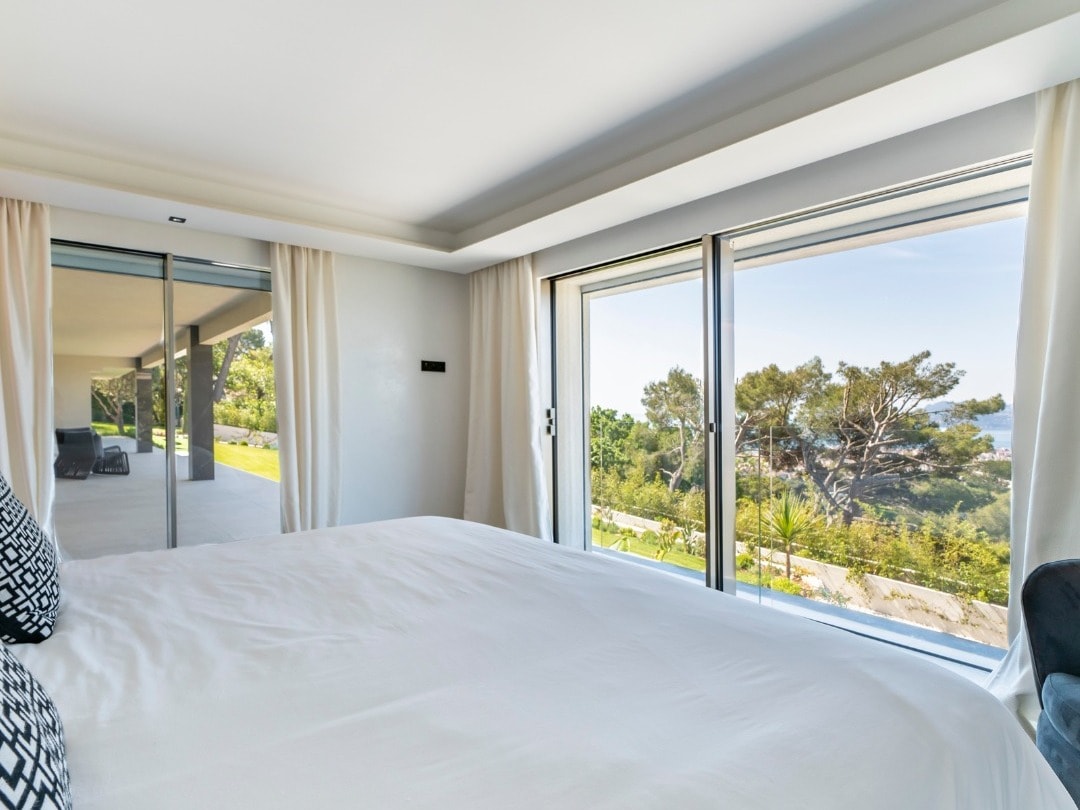 Villa Cannes — finestre e porte in alluminio
